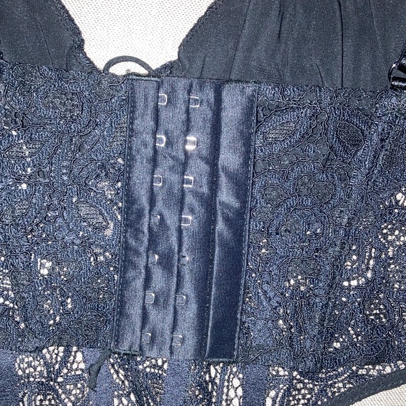 REVOLVE - FOR LOVE & LEMONS SAMMI CROP TOP - Picture 4 of 9